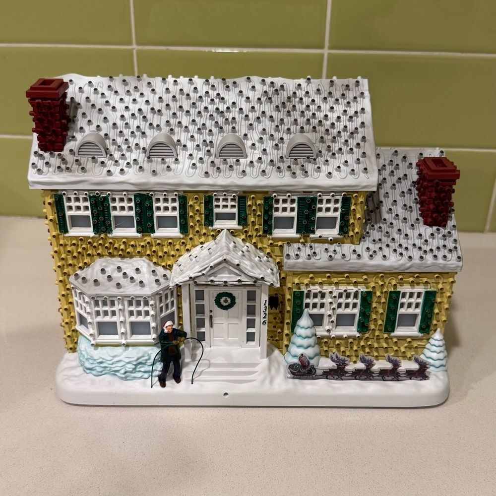 Hallmark 2022 Christmas Vacation Sound-A-Light Musical Tabletop Decoration